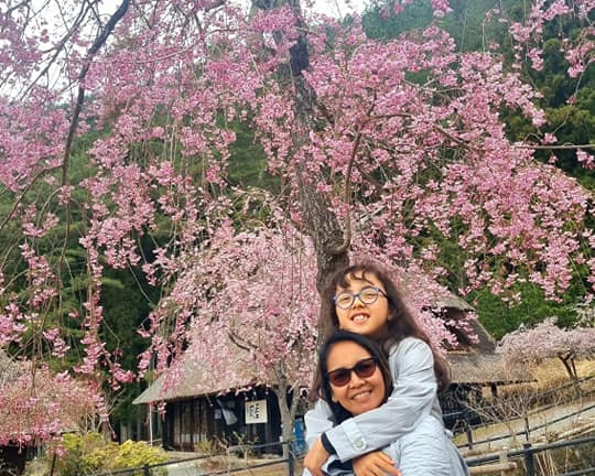 Mom and Lara at Saiko Iyashi-no-Sato Nenba