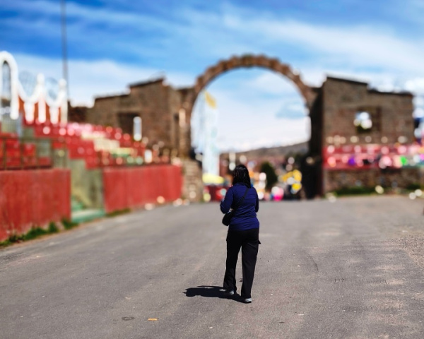 Crossing on foot from Bolivia to Peru