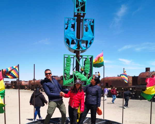 Family at the Cementerio de Trenes
