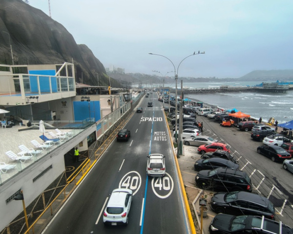 Going to the beach of Miraflores