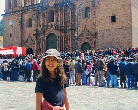 Lara at Plaza de Armas