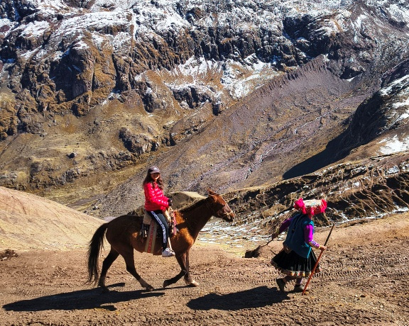 Lara the Explorer at Vinicunca