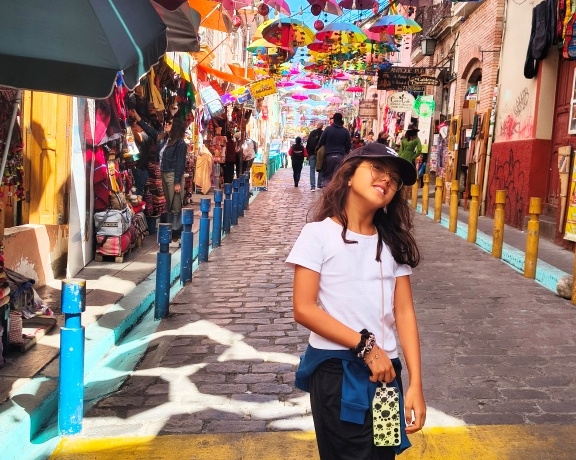 Lara the Explorer in La Paz