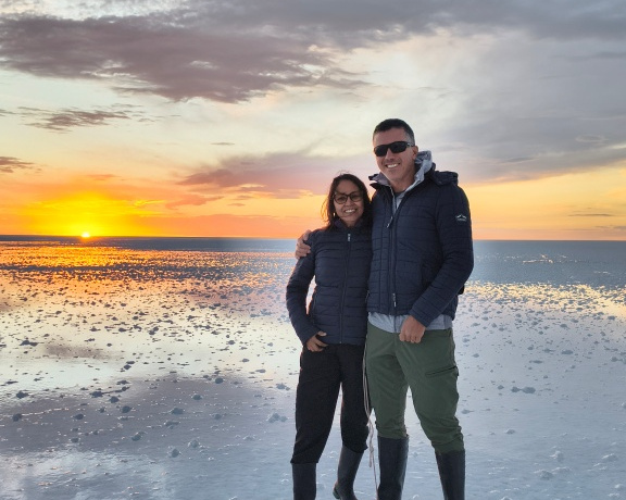 Mamma and papa at the Salar de Uyuni for the Sunset