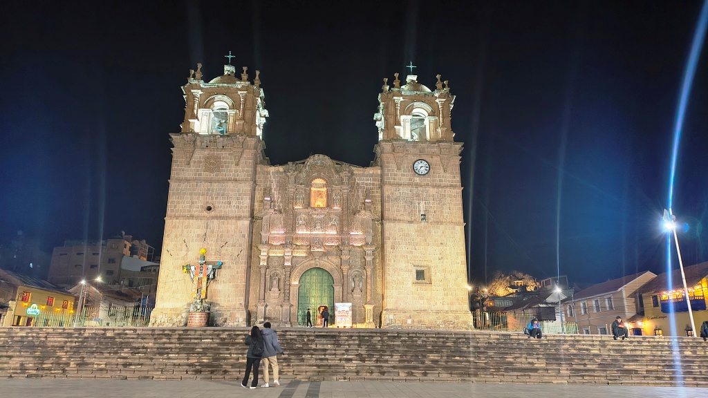 Puno by night