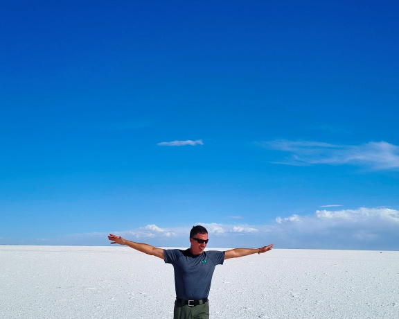 Salar de Uyuni spans over 10,000 square kilometers