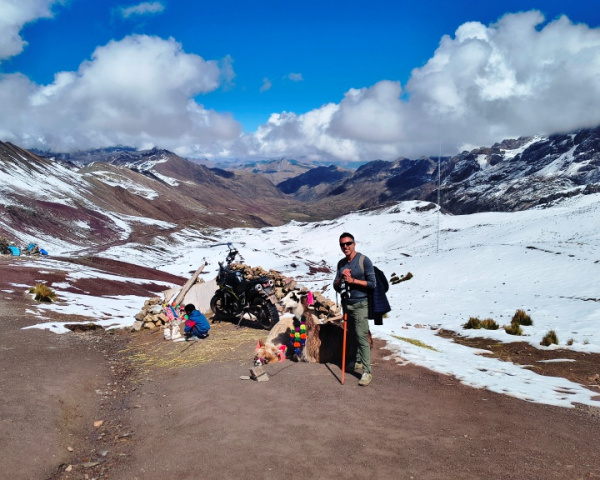 Trekking to the top of Vinicunca
